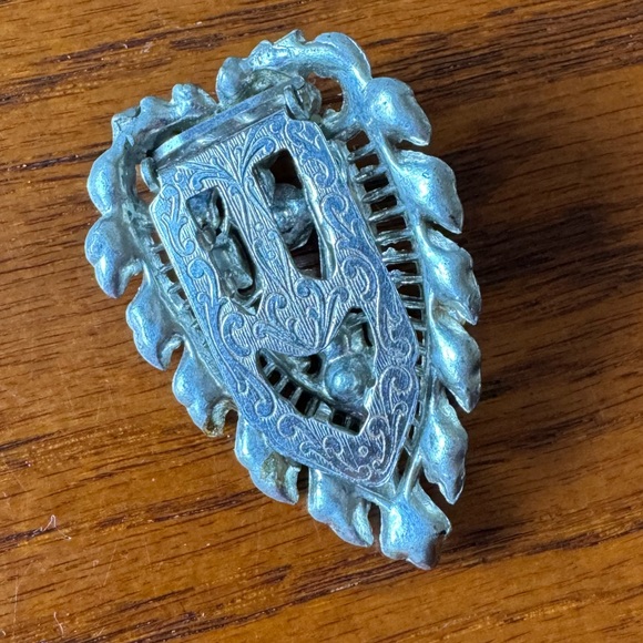 Vintage Silver Tone and Gold Tone Shield Rhinestone Dress Fur ClipVintage - Picture 4 of 6